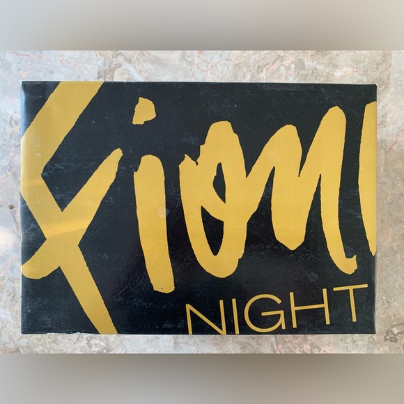 Classy Sparkle Blackend Gold Pointed Toe Heels - Picture 9 of 9